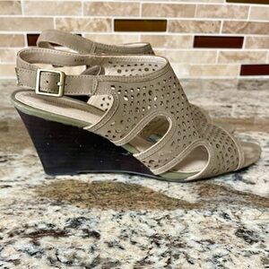 Olive, Adrienne Vittadini Open Toe Wedge Sandal, Size 8.5M